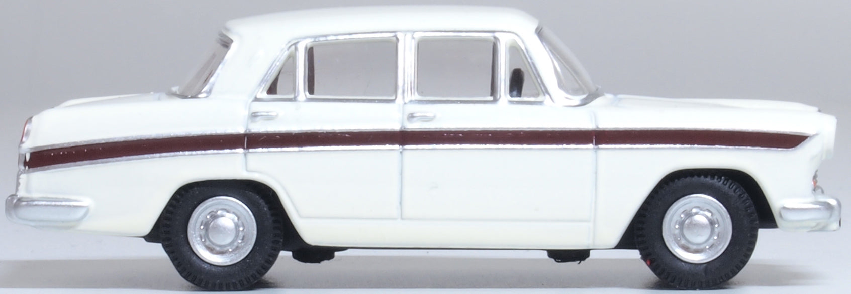 Oxford Diecast Austin Cambridge Snowberry White/embassy Maroon