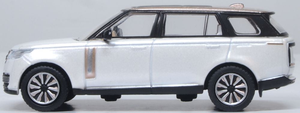 Oxford Diecast Range Rover L460 LWB SV Ice White & Corinthian Bronze