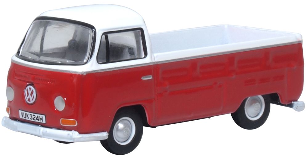 Model of the VW Bay Window Pick Up Poppy Red/White by Oxford at 1:76 scale.