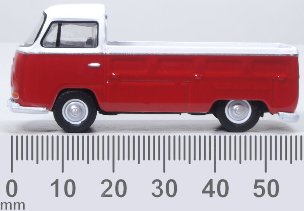 Model of the VW Bay Window Pick Up Poppy Red/White by Oxford at 1:76 scale.