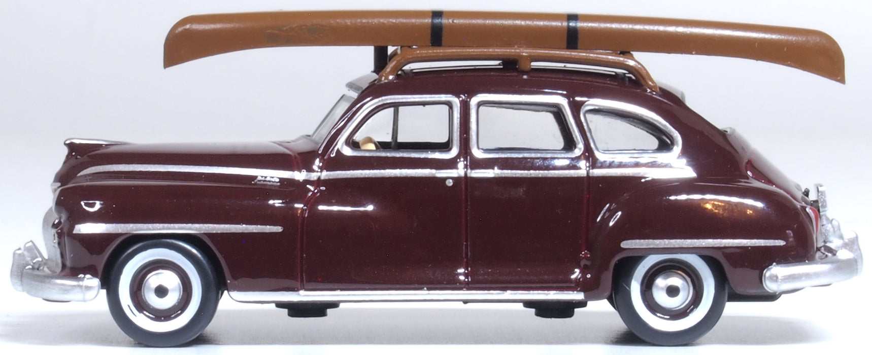 Oxford Diecast  Desoto Suburban 1946/8 (Canoe) Royal Maroon 1:87