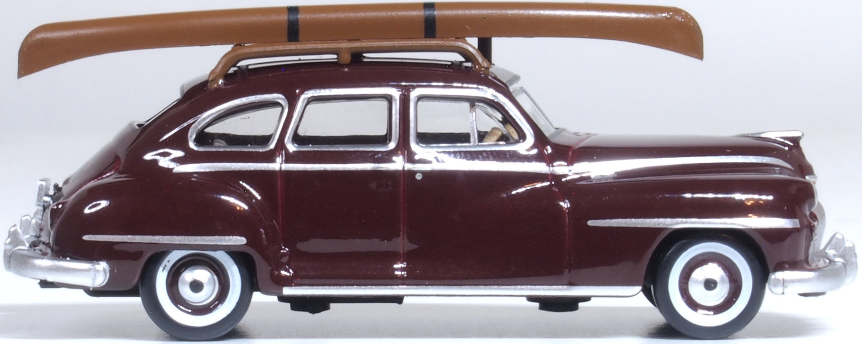 Oxford Diecast  Desoto Suburban 1946/8 (Canoe) Royal Maroon 1:87