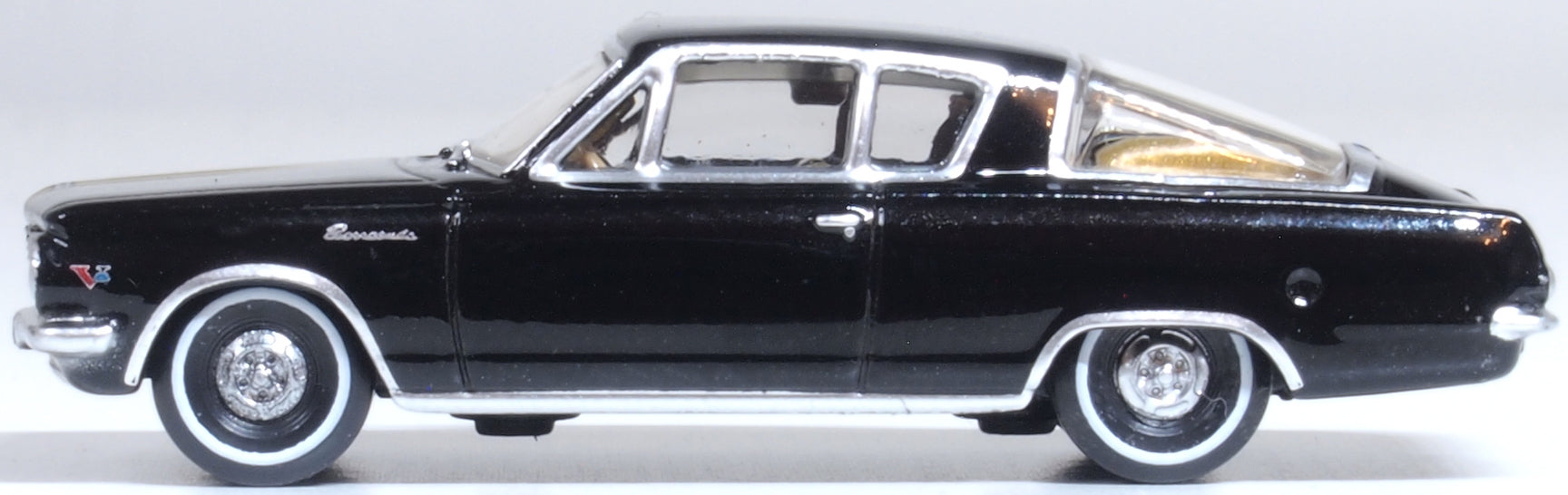 Oxford Diecast Plymouth Barracuda 1965 Black/Gold 1:87