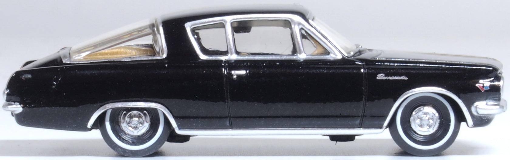 Oxford Diecast Plymouth Barracuda 1965 Black/Gold 1:87