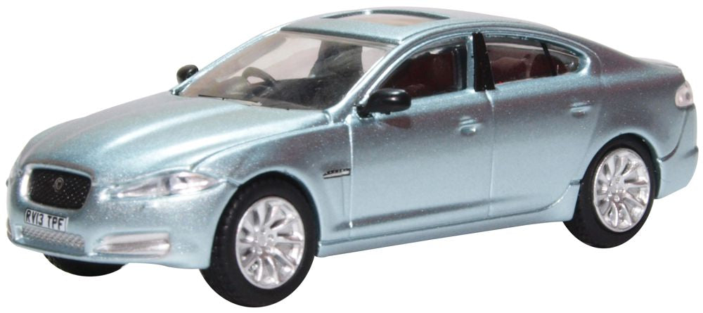 Miniature Oxford JAGUAR XF BLEUE CLAIRE chez 1001hobbies (Réf.76XF006)